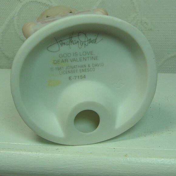 Vintage Jonathan & David figurine-"God is Love Dear Valentine"--1981 - Picture 5 of 5